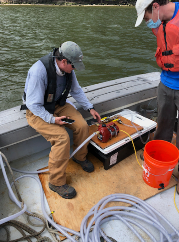 How to Measure CO2 and Temporal Fluctuations in Estuarine Gas Flux boat